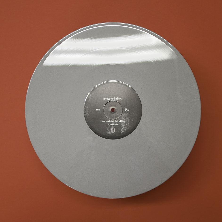 Product shots of LITE / mouse on the keys - Split