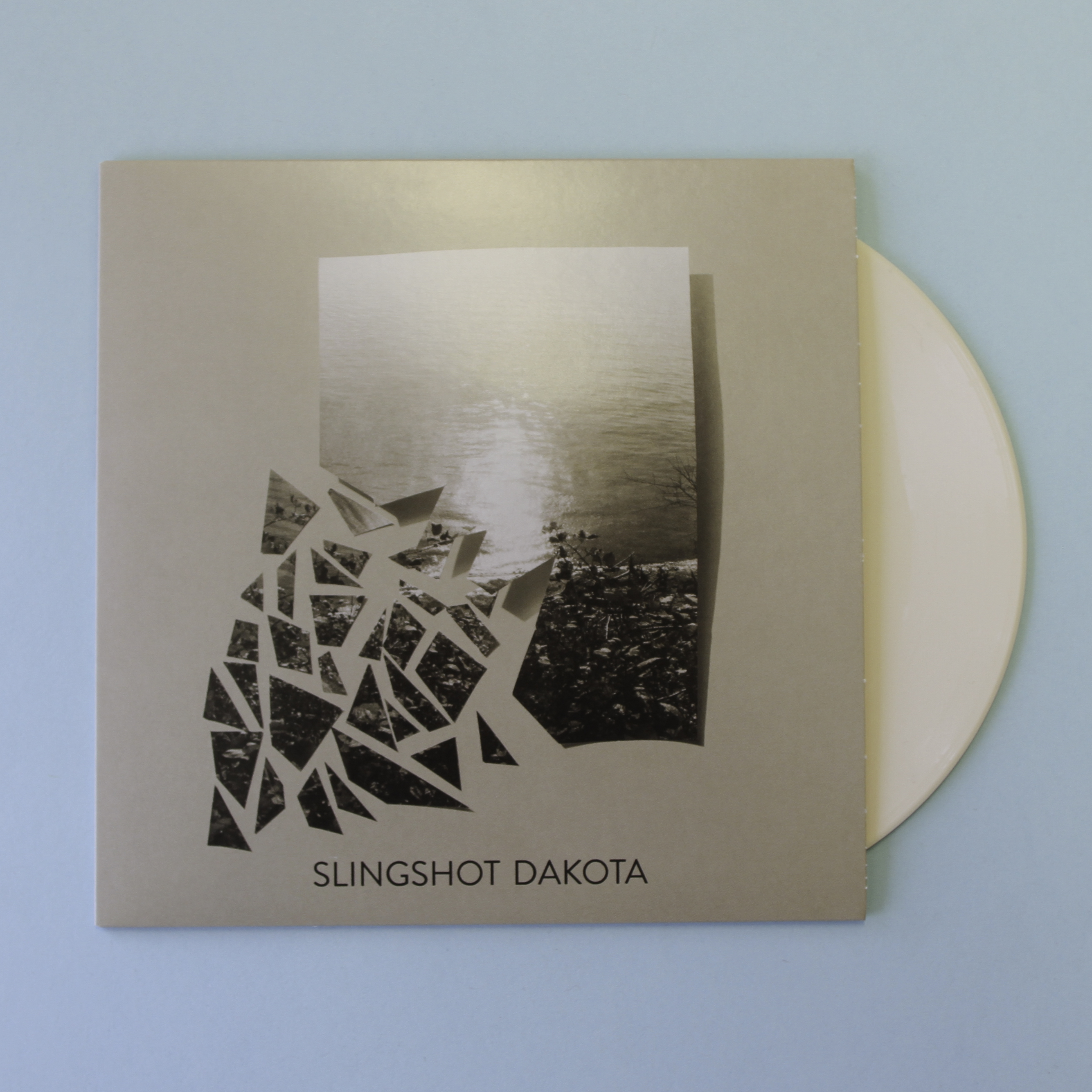 Product shots of Slingshot Dakota - Broken