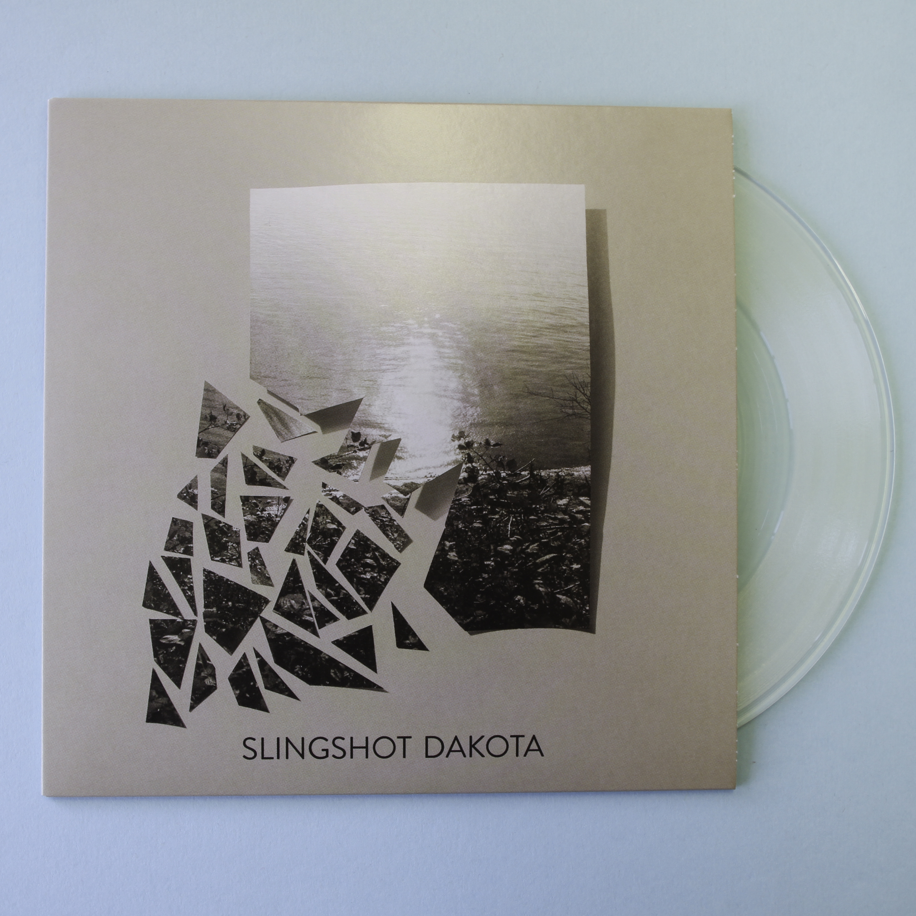 Product shots of Slingshot Dakota - Broken