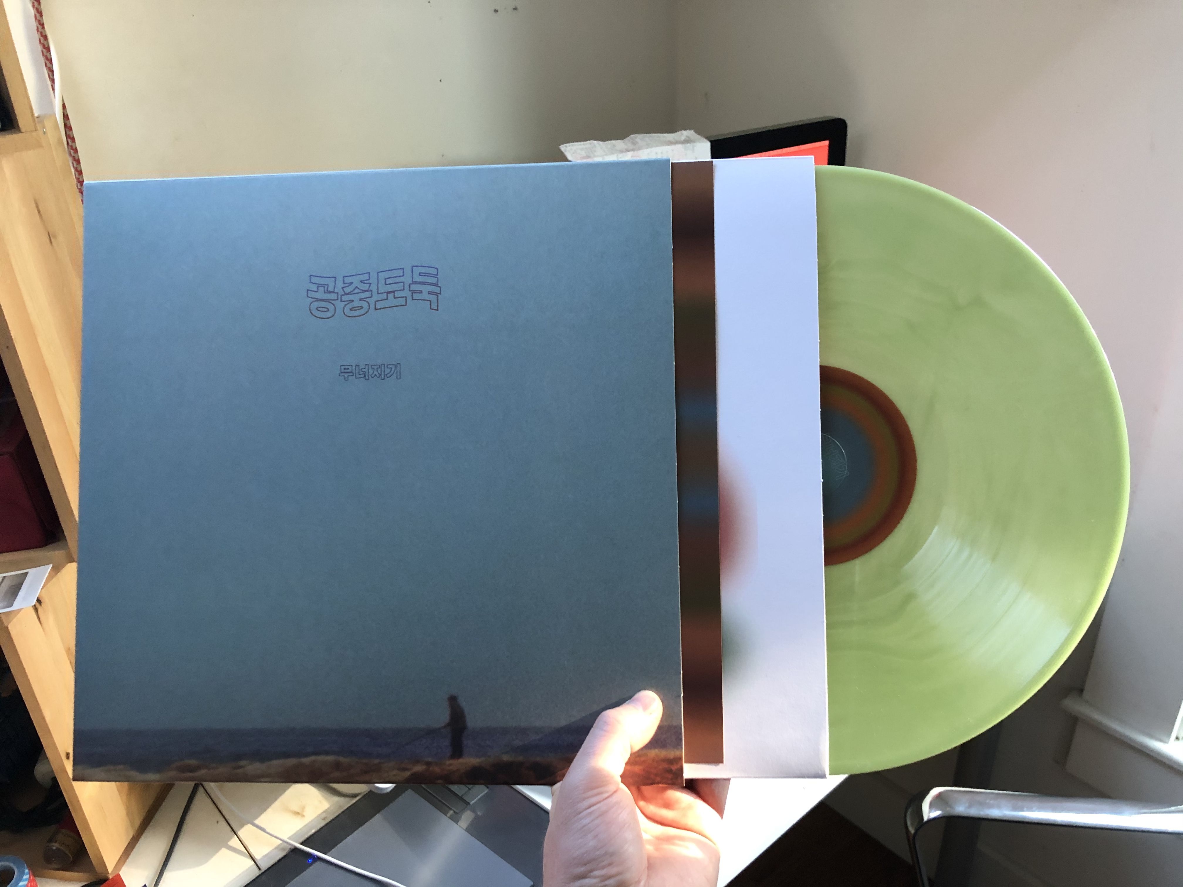 Product shots of Mid-Air Thief - Crumbling