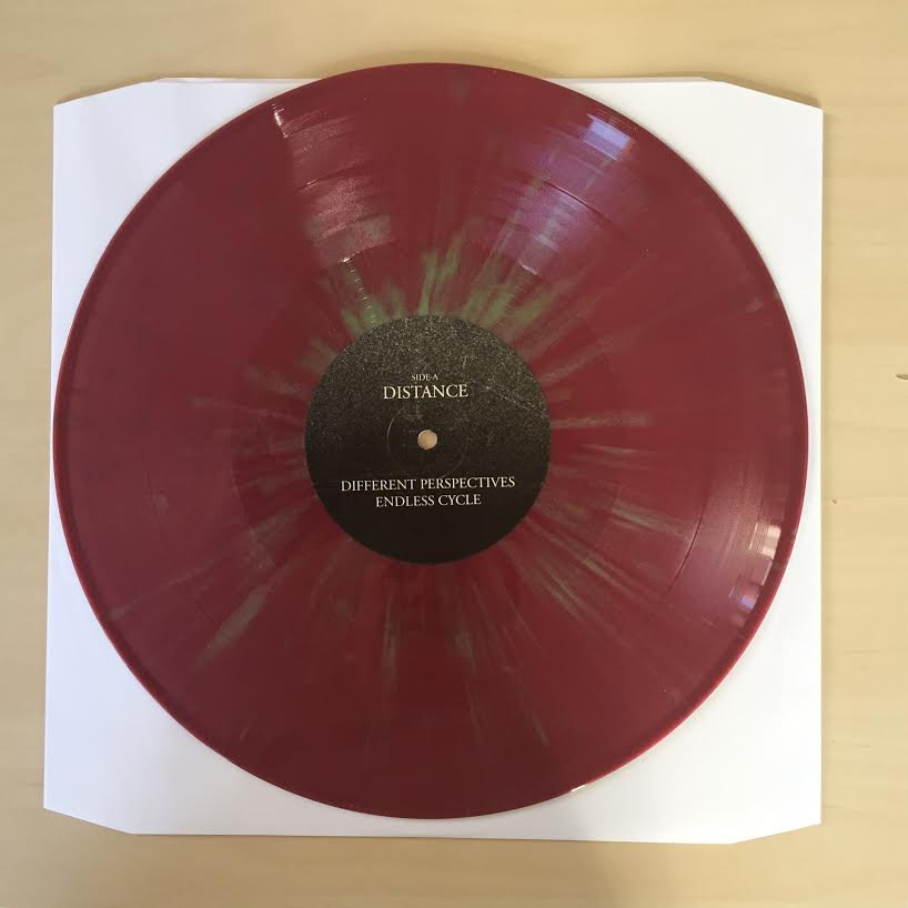 Product shots of Suis La Lune - Distance / Closure