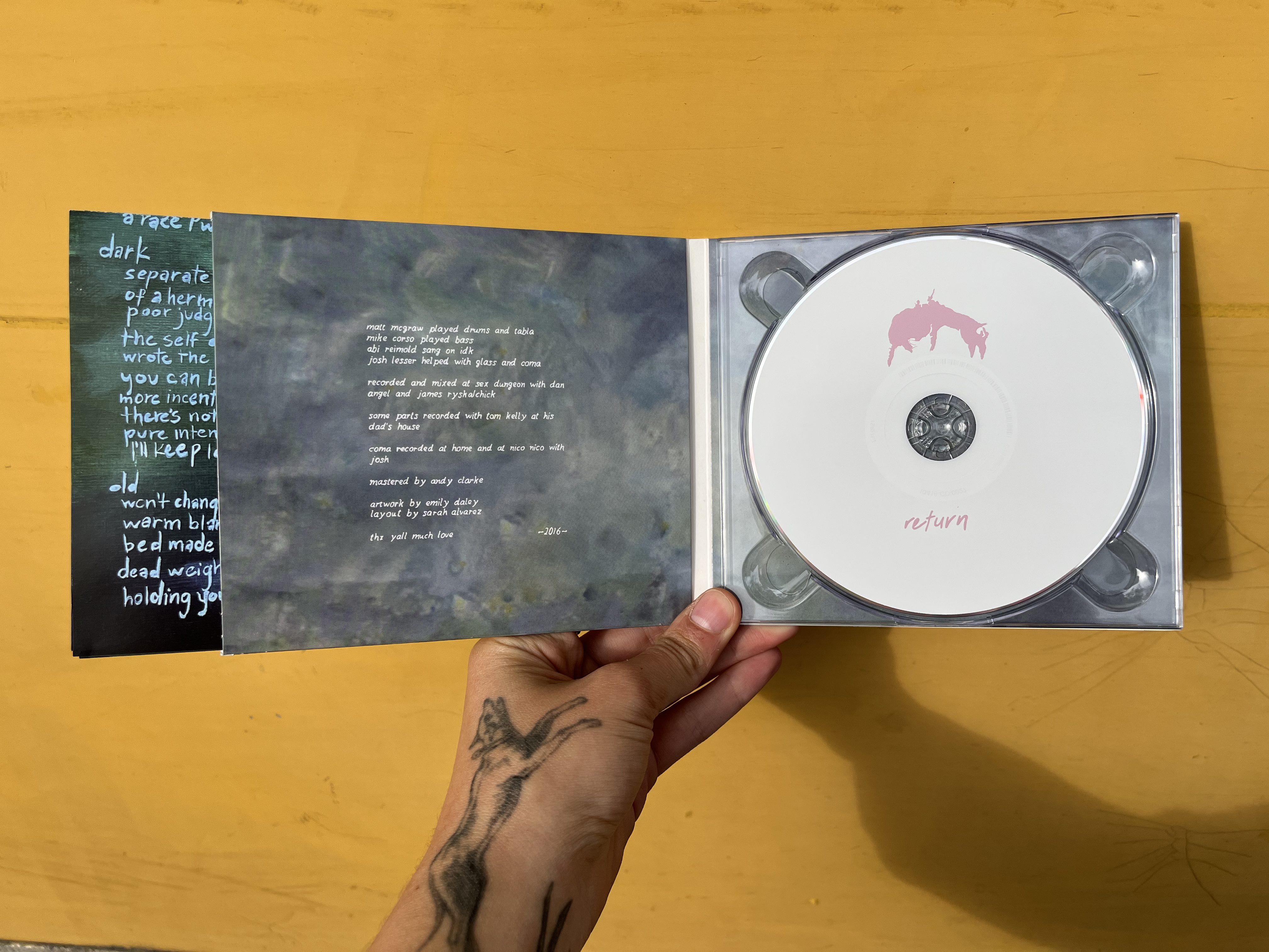 Product shots of blue smiley - return