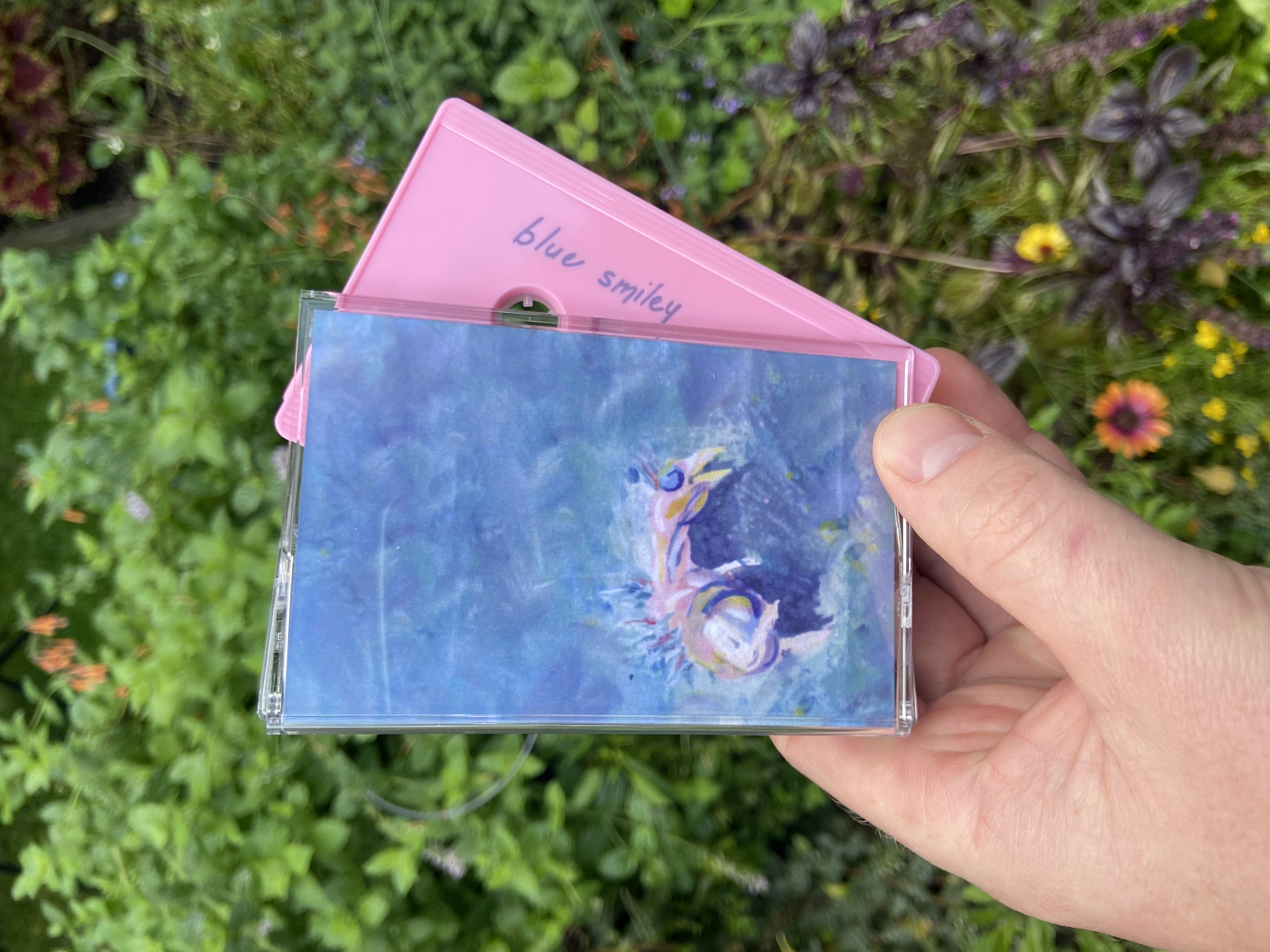 Product shots of blue smiley - return