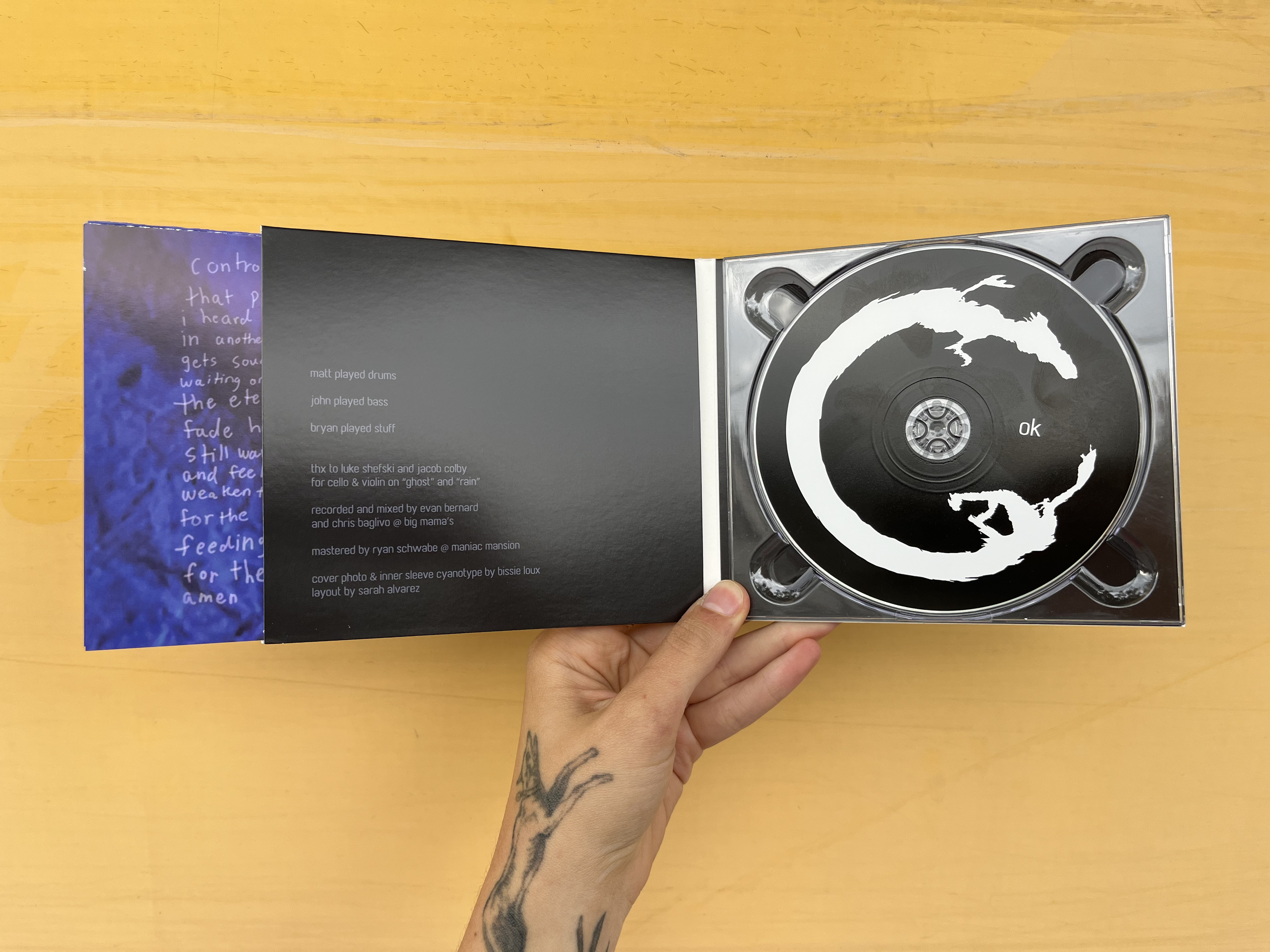 Product shots of blue smiley - ok