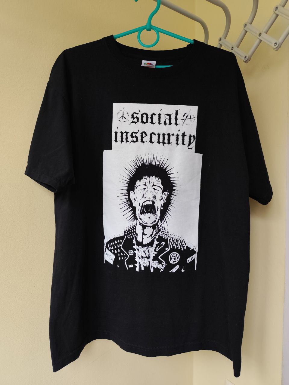 Social Insecurity T-Shirt (SECOND HAND)