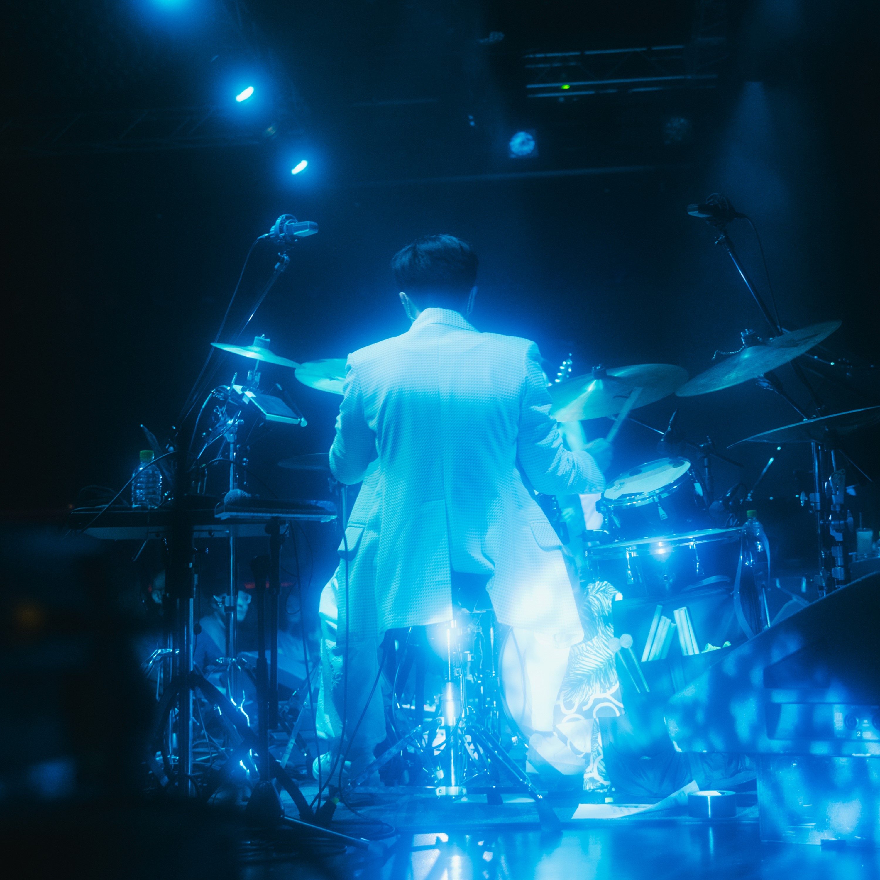 Product shots of Elephant Gym - Live in THE WORLD - North America