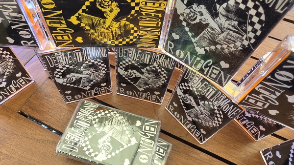 RØNTGEN split w/ DEEBEAT RAMONE