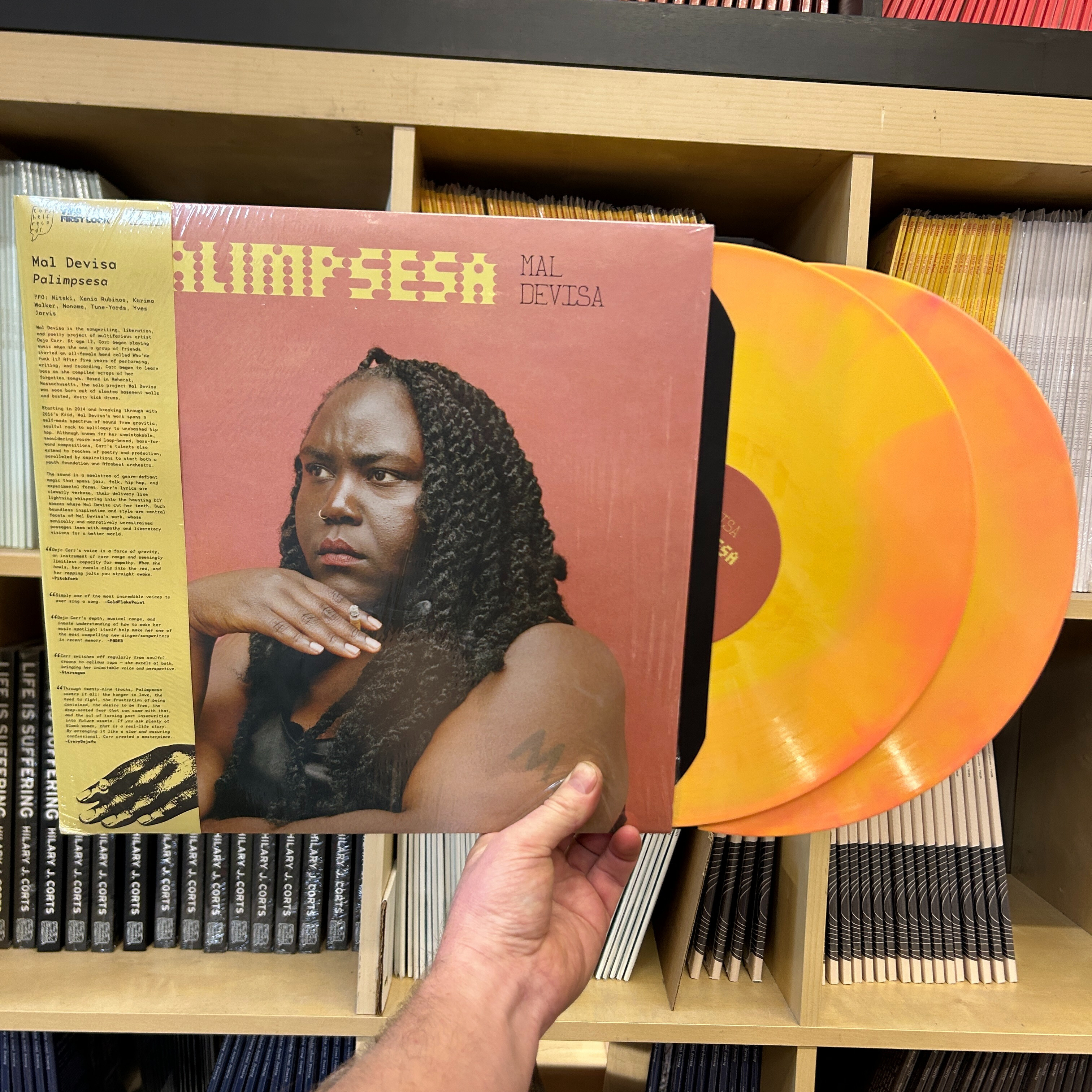 Product shots of Mal Devisa - Palimpsesa