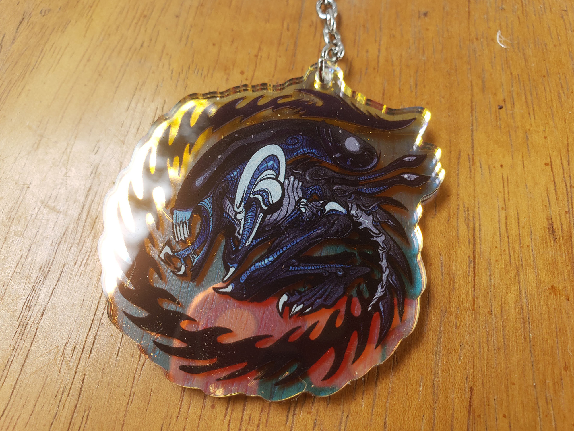 Charm: Xenomorph, iridescent