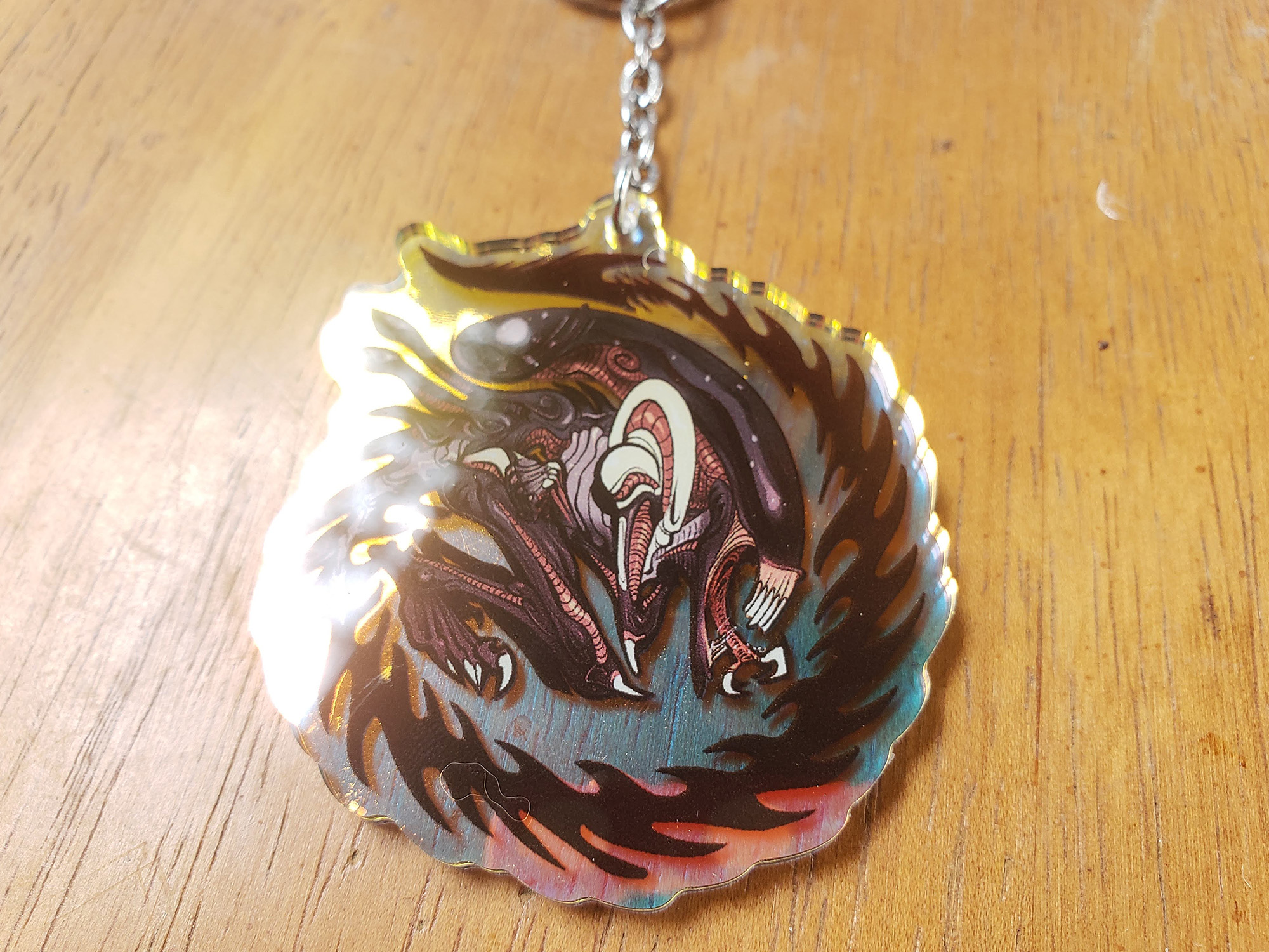 Charm: Xenomorph, iridescent