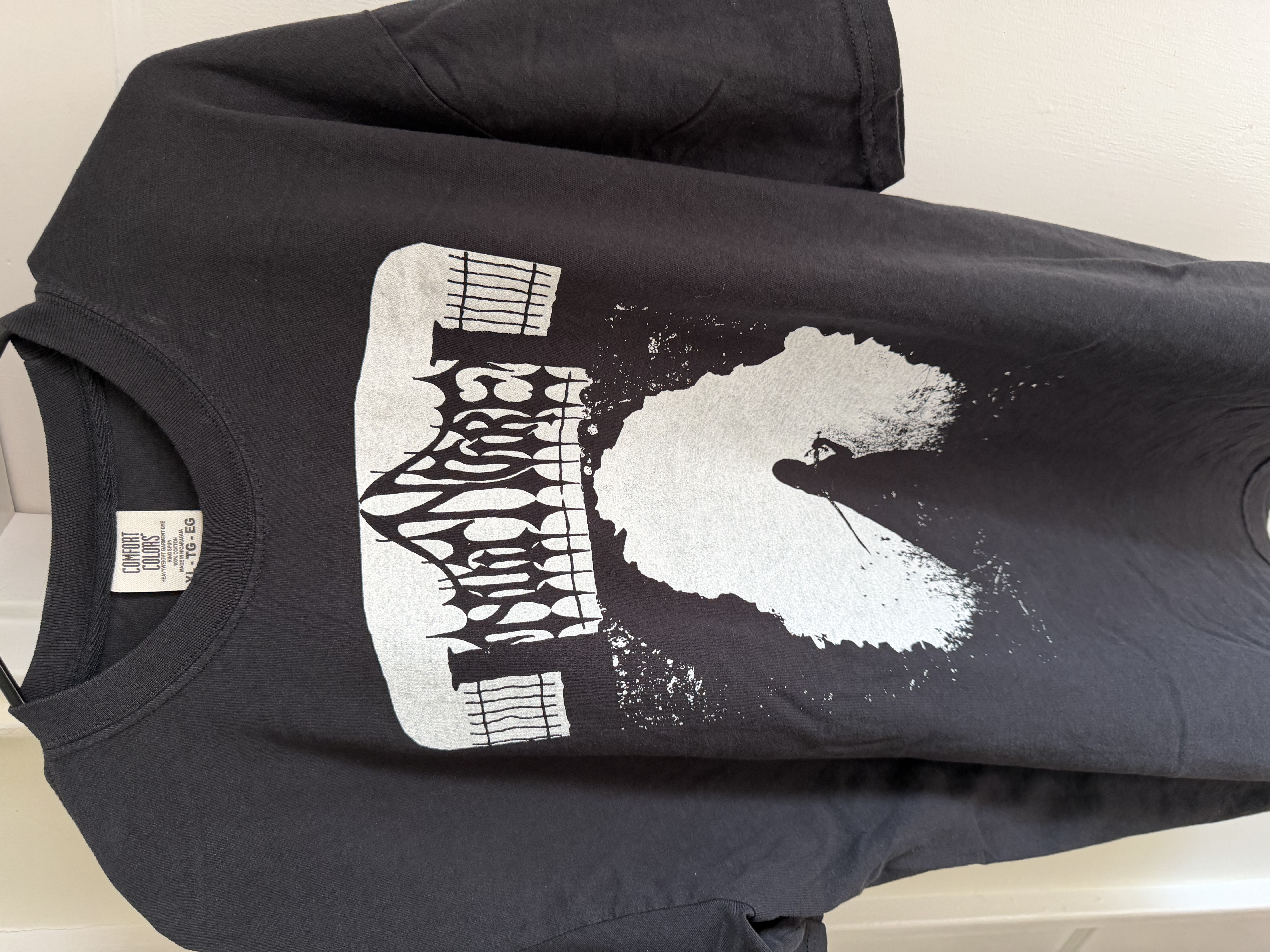 Nuit Noire sword tee